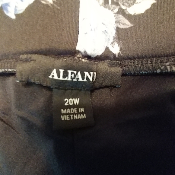 Alfani Plus Size Lively Rose Printed Scuba Skirt - Picture 4 of 8